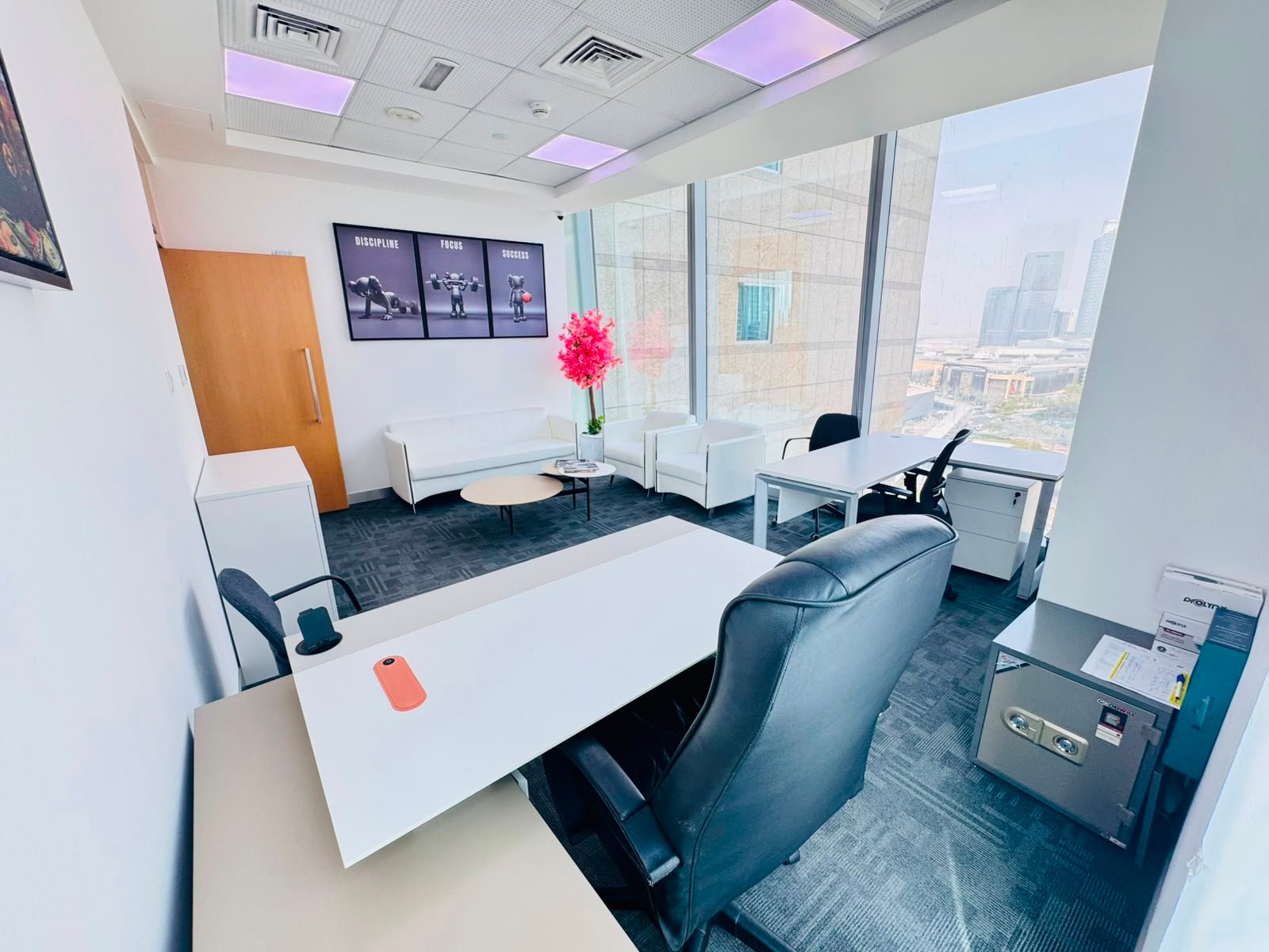 Modern private office space for rent in Downtown Dubai